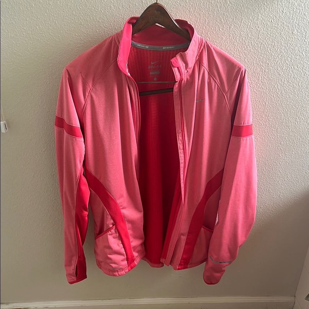 Nike Orange athletic Jacket Lightweight Wind-Resistant.  Fully lined.  Warm.